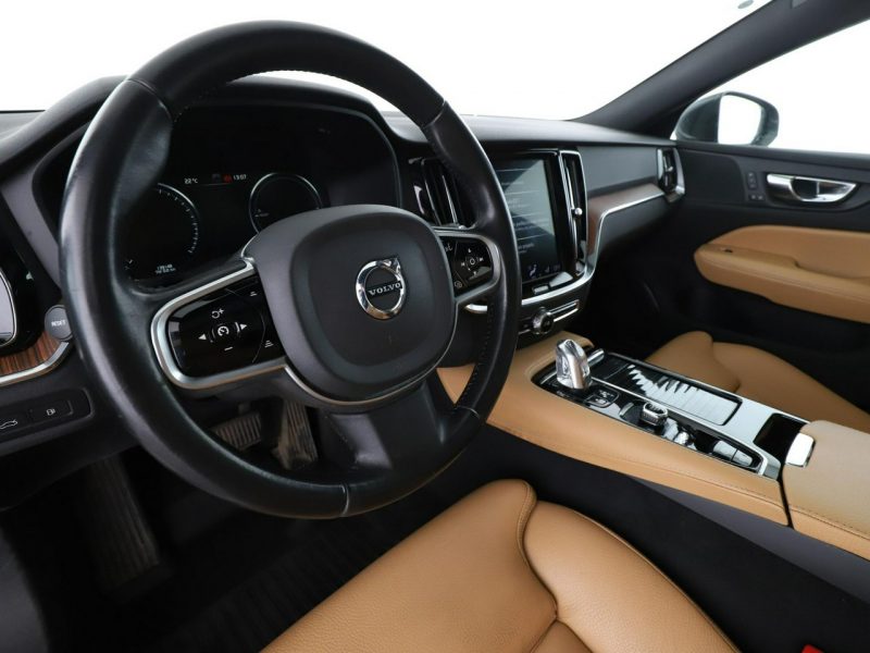 Volvo V60 FV23% PHEV skóra full LED navi klima auto panorama kamery II (2018-)