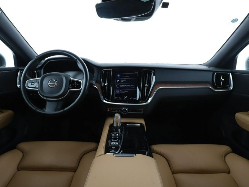 Volvo V60 FV23% PHEV skóra full LED navi klima auto panorama kamery II (2018-)