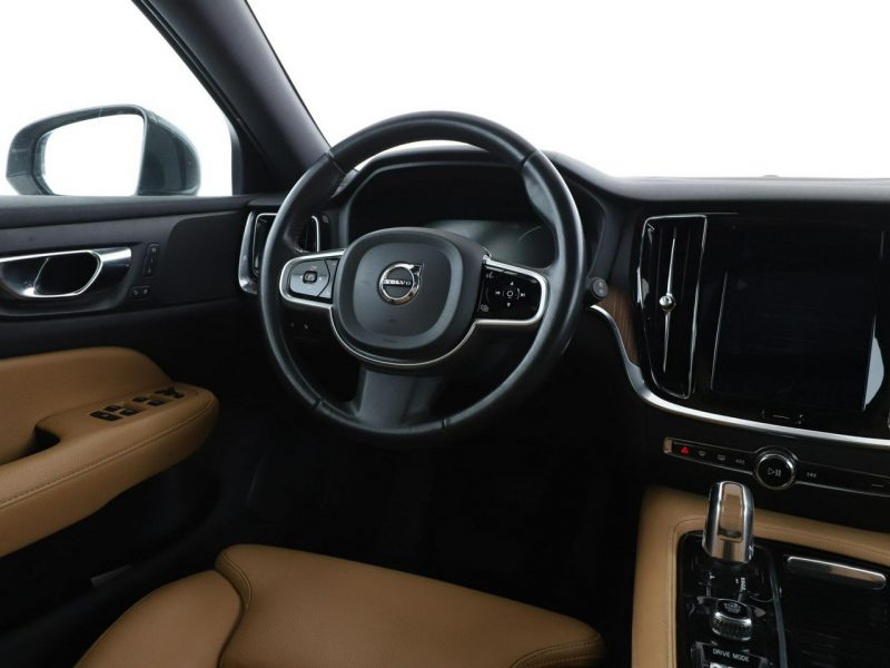 Volvo V60 FV23% PHEV skóra full LED navi klima auto panorama kamery II (2018-)