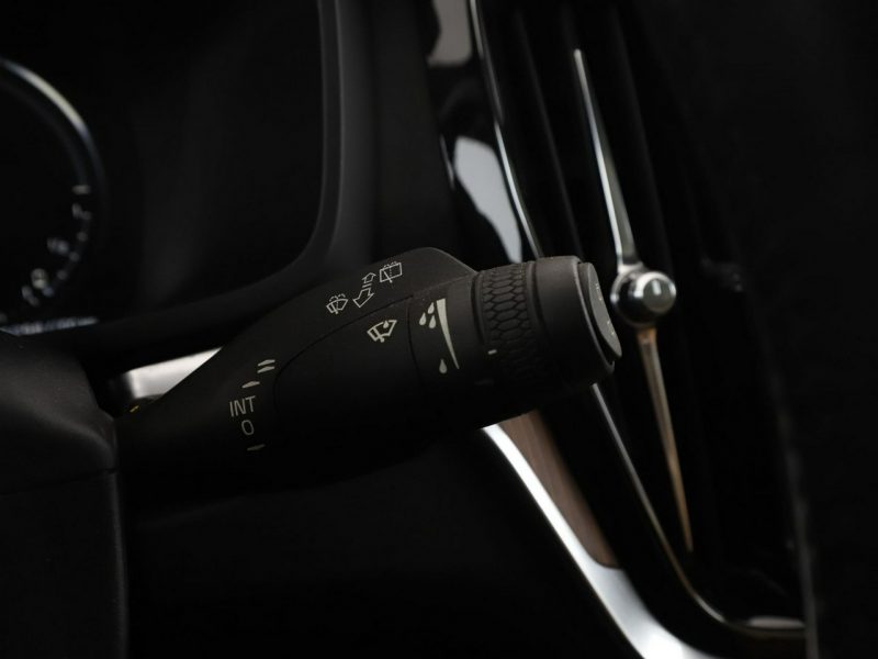 Volvo V60 FV23% PHEV skóra full LED navi klima auto panorama kamery II (2018-)