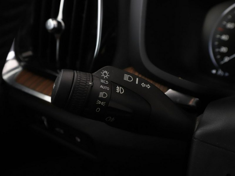 Volvo V60 FV23% PHEV skóra full LED navi klima auto panorama kamery II (2018-)