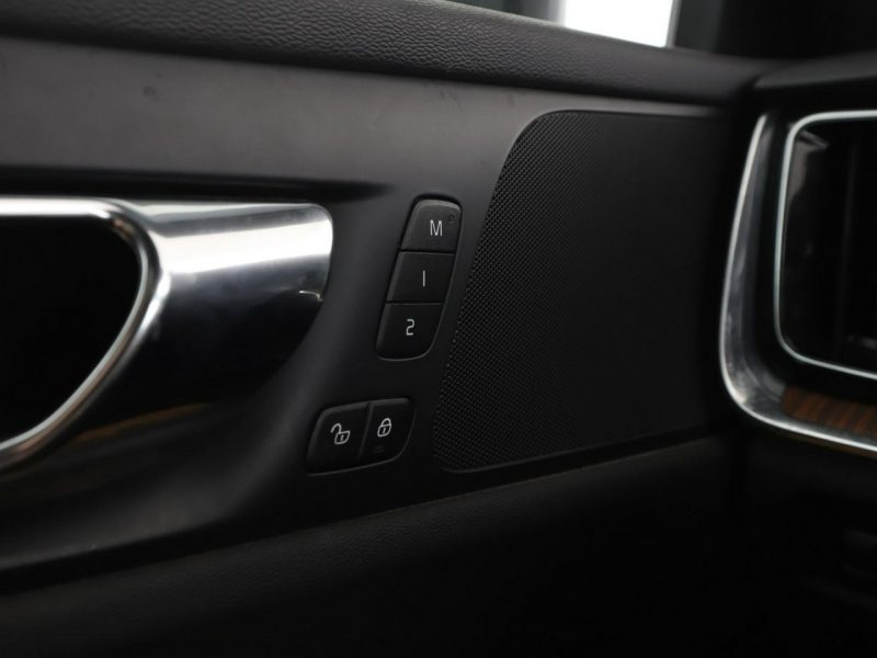 Volvo V60 FV23% PHEV skóra full LED navi klima auto panorama kamery II (2018-)