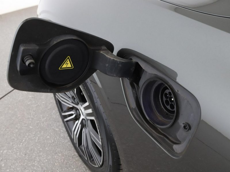 Volvo V60 FV23% PHEV skóra full LED navi klima auto panorama kamery II (2018-)
