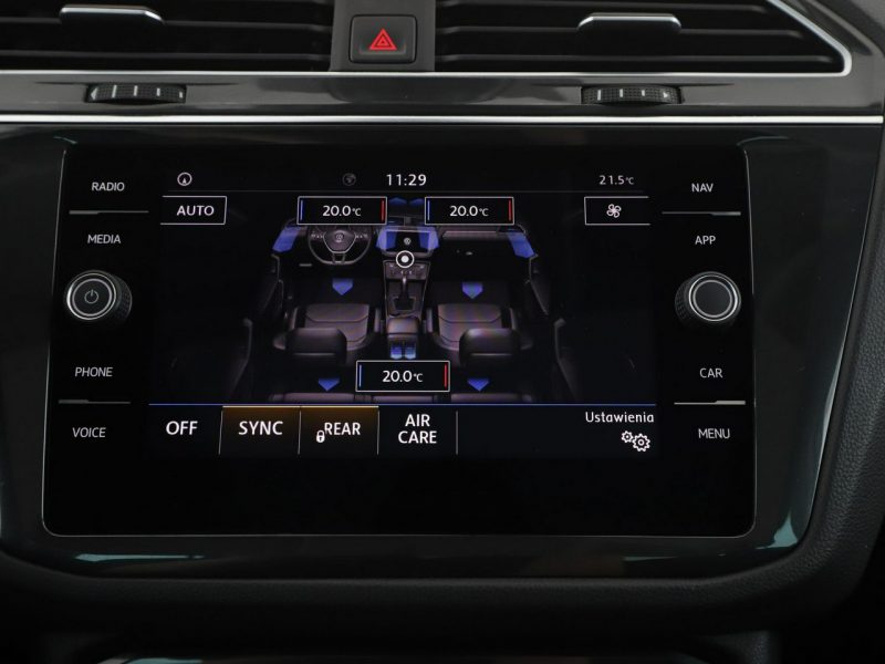 Volkswagen Tiguan Carat Exclusive automat alcantara virtual panorama navi kamera II (2016-2024)