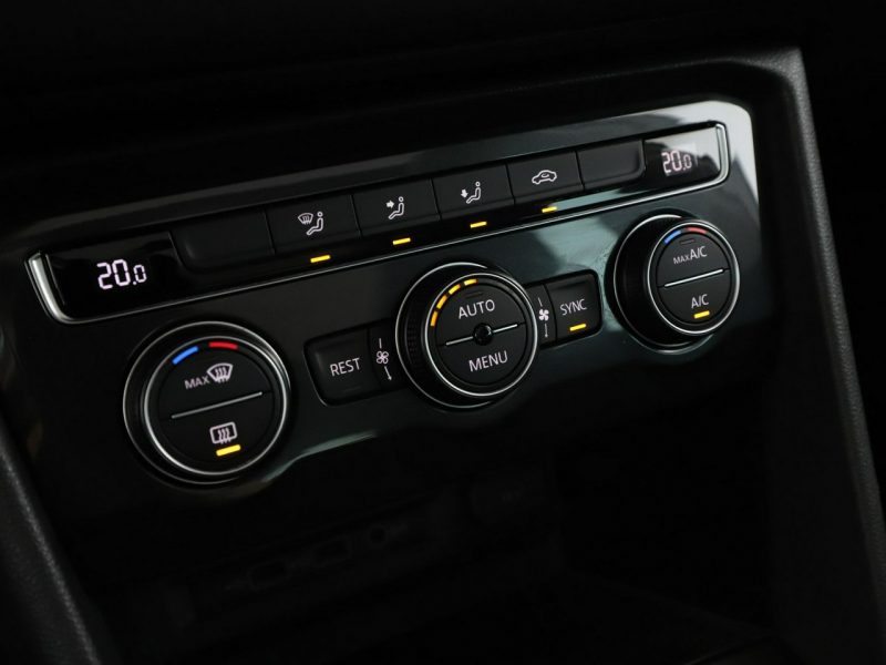 Volkswagen Tiguan Carat Exclusive automat alcantara virtual panorama navi kamera II (2016-2024)