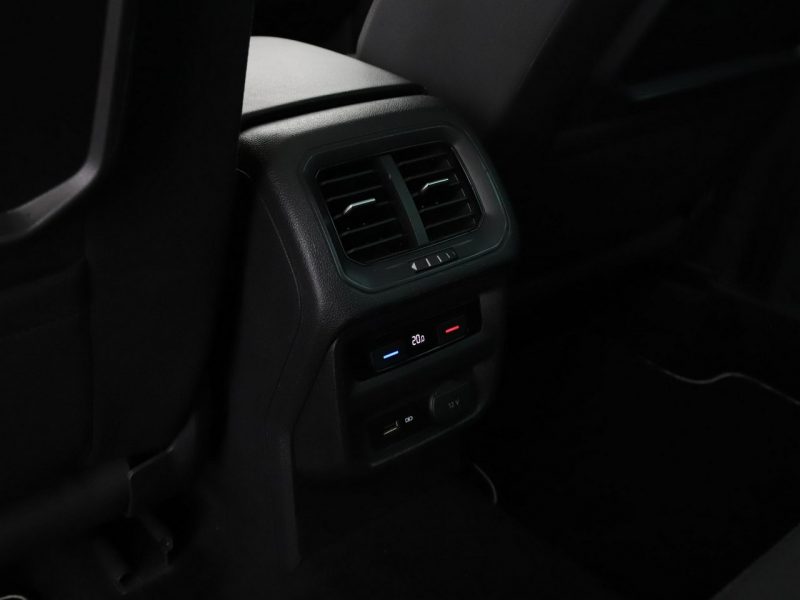 Volkswagen Tiguan Carat Exclusive automat alcantara virtual panorama navi kamera II (2016-2024)