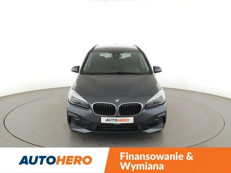 BMW 216 lift full LED klima auto czujniki parkowania grzane fotele F46