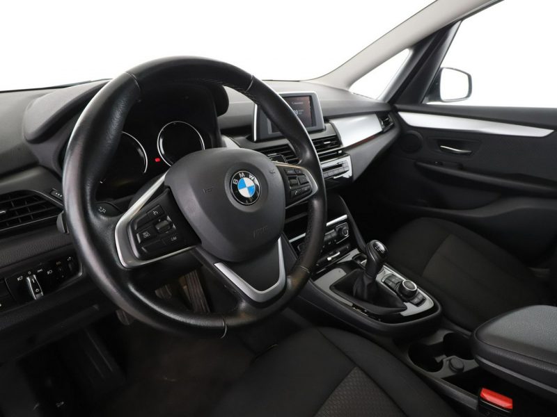 BMW 216 lift full LED klima auto czujniki parkowania grzane fotele F46