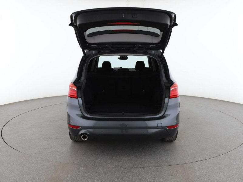 BMW 216 lift full LED klima auto czujniki parkowania grzane fotele F46
