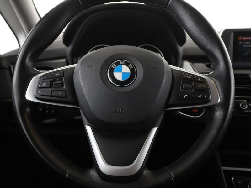 BMW 216 lift full LED klima auto czujniki parkowania grzane fotele F46