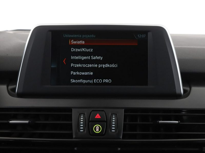 BMW 216 lift full LED klima auto czujniki parkowania grzane fotele F46