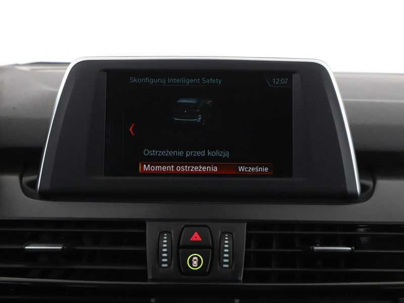BMW 216 lift full LED klima auto czujniki parkowania grzane fotele F46