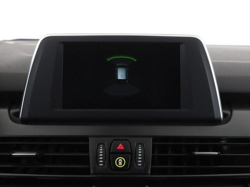 BMW 216 lift full LED klima auto czujniki parkowania grzane fotele F46