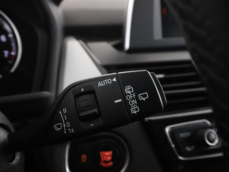 BMW 216 lift full LED klima auto czujniki parkowania grzane fotele F46