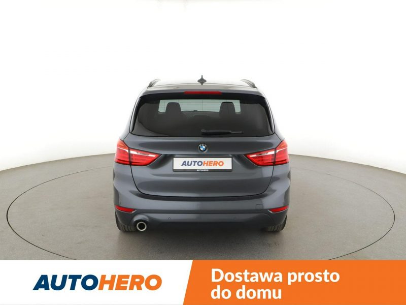 BMW 216 lift full LED klima auto czujniki parkowania grzane fotele F46
