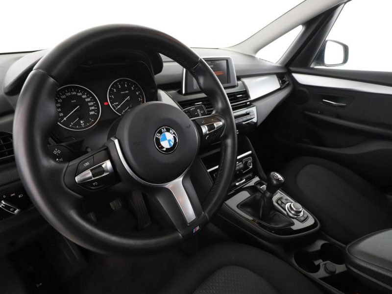 BMW 218 7 os. navi klima auto czujniki parkowania grzane fotele F46