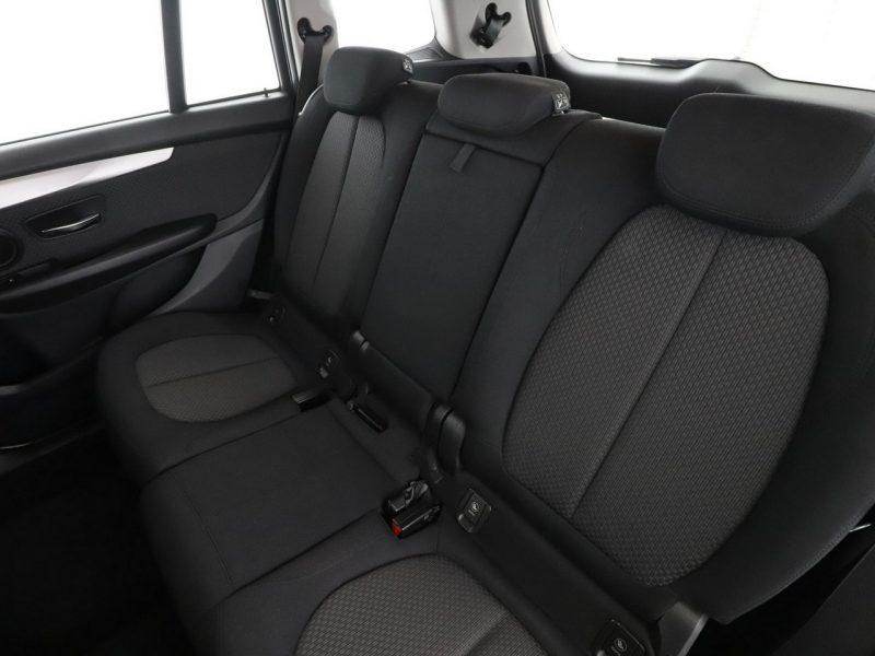 BMW 218 7 os. navi klima auto czujniki parkowania grzane fotele F46