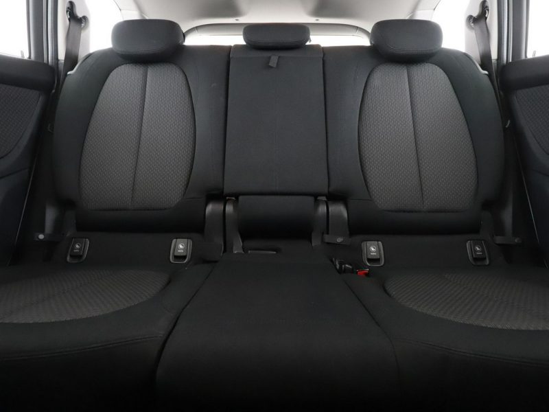 BMW 218 7 os. navi klima auto czujniki parkowania grzane fotele F46