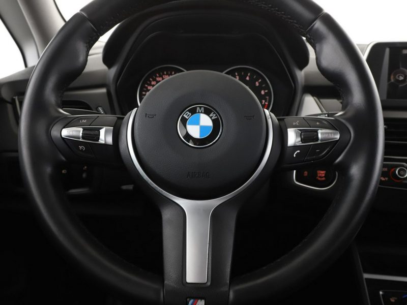 BMW 218 7 os. navi klima auto czujniki parkowania grzane fotele F46
