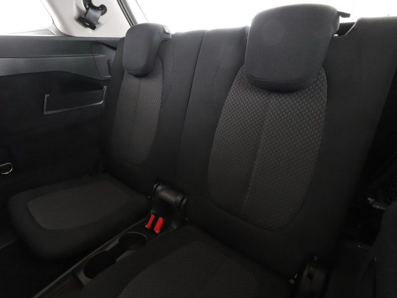 BMW 218 7 os. navi klima auto czujniki parkowania grzane fotele F46