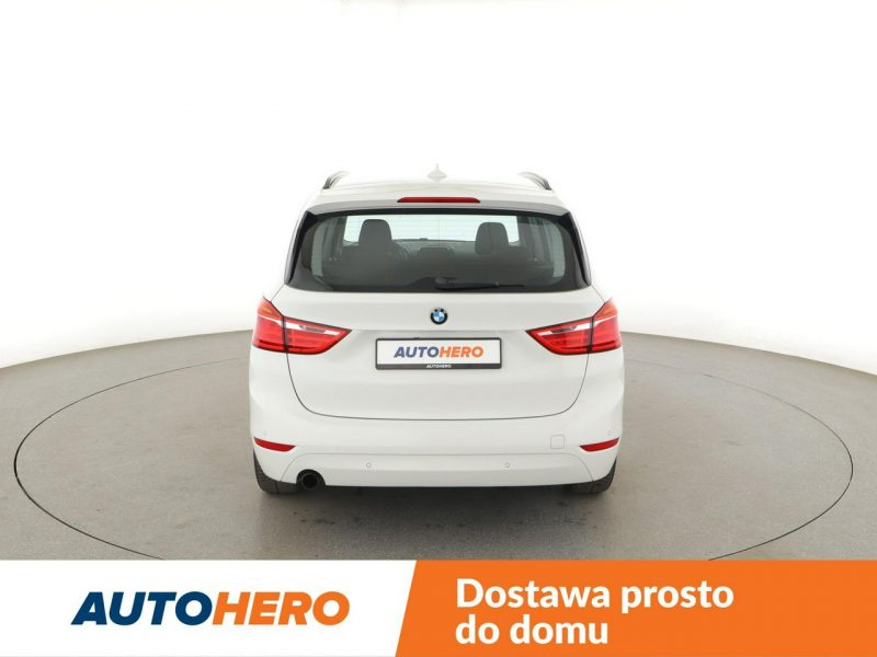 BMW 218 7 os. navi klima auto czujniki parkowania grzane fotele F46