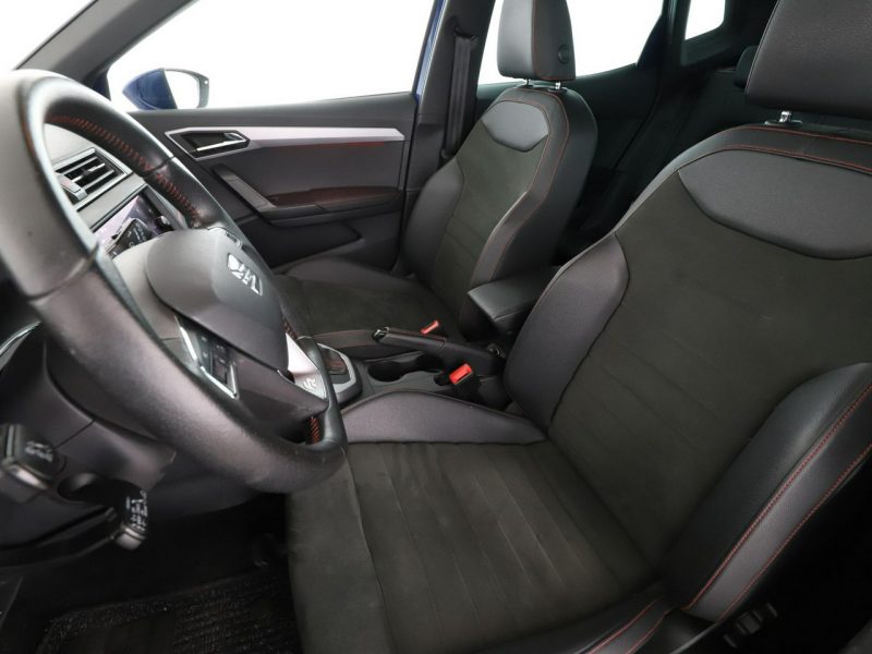 Seat Arona FR automat virtual navi alcantara BeatsAudio ACC grzane fotele kamera