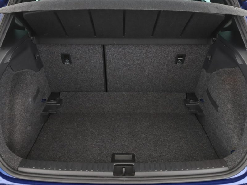 Seat Arona FR automat virtual navi alcantara BeatsAudio ACC grzane fotele kamera
