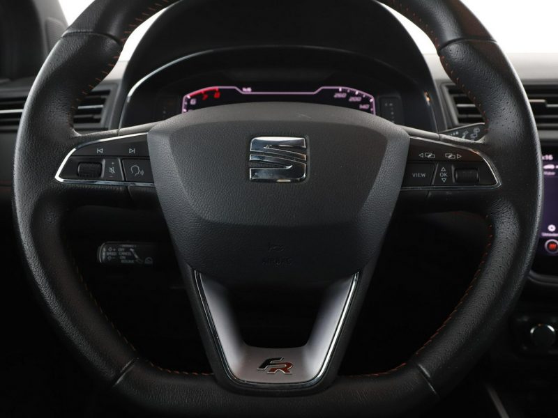 Seat Arona FR automat virtual navi alcantara BeatsAudio ACC grzane fotele kamera