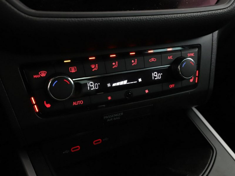 Seat Arona FR automat virtual navi alcantara BeatsAudio ACC grzane fotele kamera
