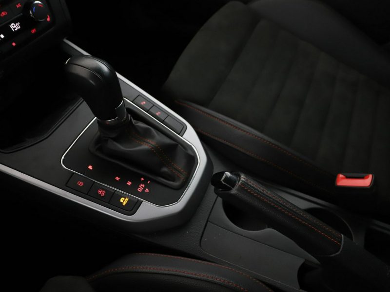 Seat Arona FR automat virtual navi alcantara BeatsAudio ACC grzane fotele kamera
