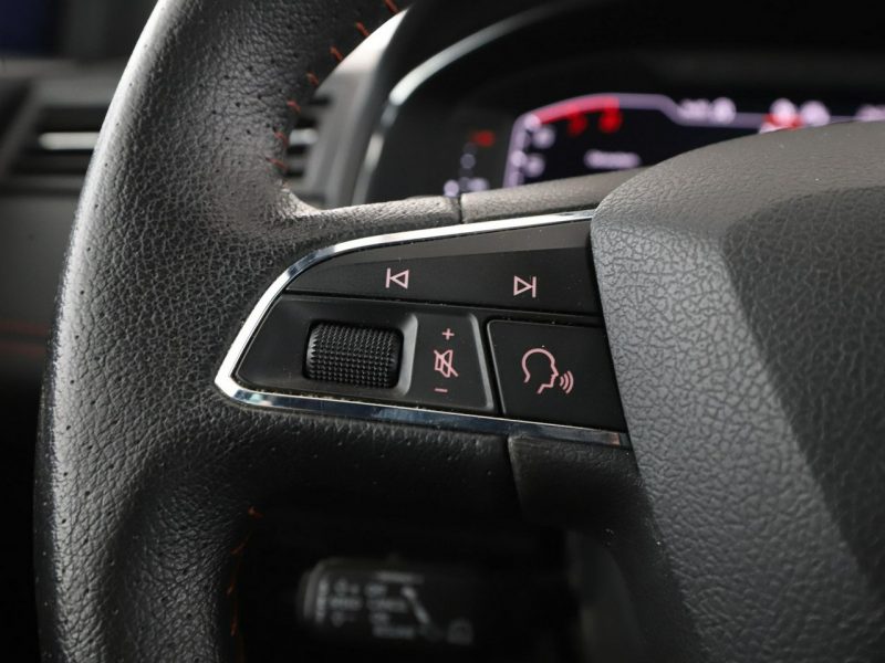 Seat Arona FR automat virtual navi alcantara BeatsAudio ACC grzane fotele kamera