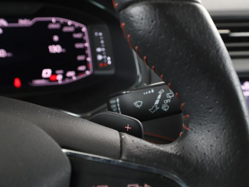 Seat Arona FR automat virtual navi alcantara BeatsAudio ACC grzane fotele kamera