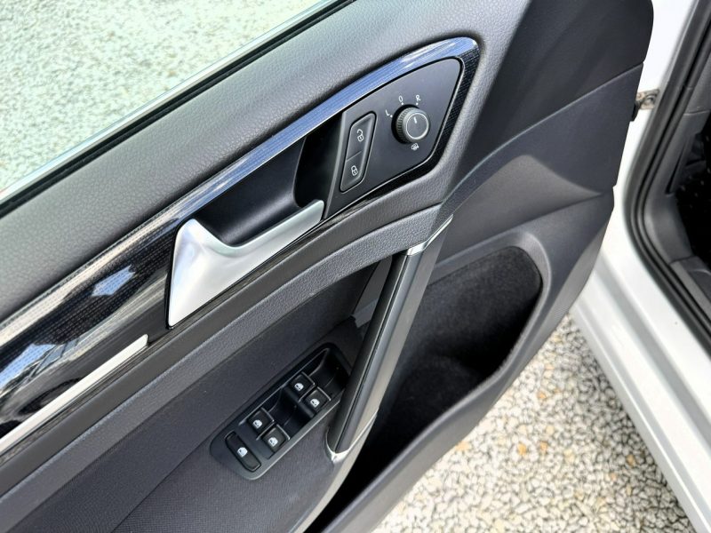 Volkswagen Golf Bezwypadkowy, LED, Masaż, Czujniki parkowania, Podgrzewane fotele VII (2012-)