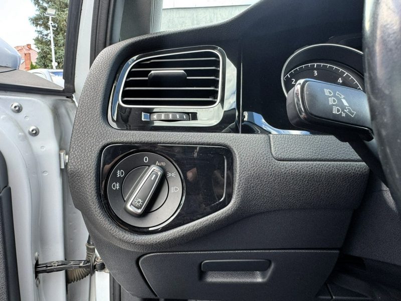 Volkswagen Golf Bezwypadkowy, LED, Masaż, Czujniki parkowania, Podgrzewane fotele VII (2012-)