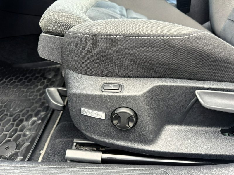 Volkswagen Golf Bezwypadkowy, LED, Masaż, Czujniki parkowania, Podgrzewane fotele VII (2012-)