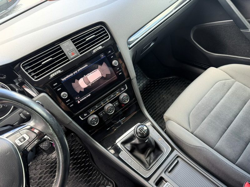 Volkswagen Golf Bezwypadkowy, LED, Masaż, Czujniki parkowania, Podgrzewane fotele VII (2012-)