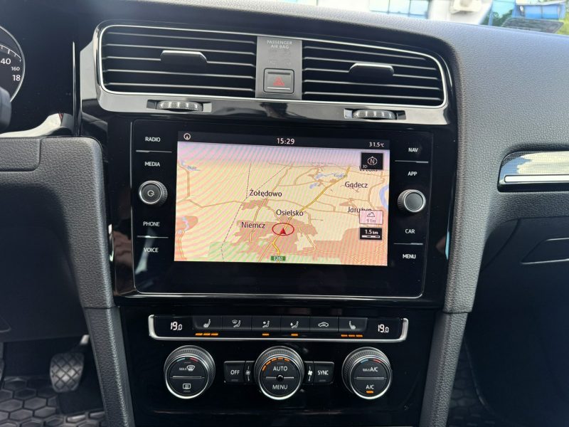 Volkswagen Golf Bezwypadkowy, LED, Masaż, Czujniki parkowania, Podgrzewane fotele VII (2012-)