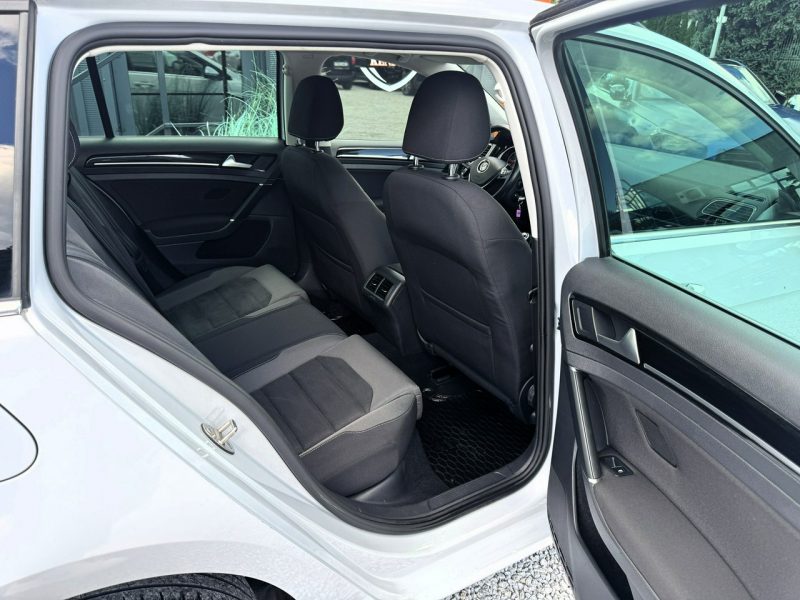 Volkswagen Golf Bezwypadkowy, LED, Masaż, Czujniki parkowania, Podgrzewane fotele VII (2012-)