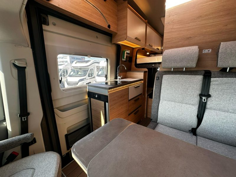 samochody kempingowe Knaus BOXDRIVE 600 XL Kompaktowy campervan z miejscem dla 4 osób! Bogato wyposażony!