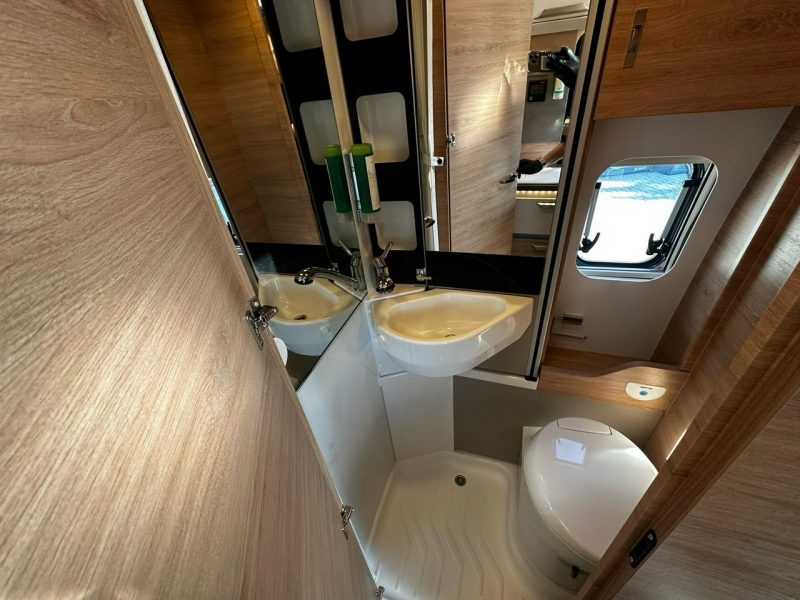 samochody kempingowe Knaus BOXDRIVE 600 XL Kompaktowy campervan z miejscem dla 4 osób! Bogato wyposażony!