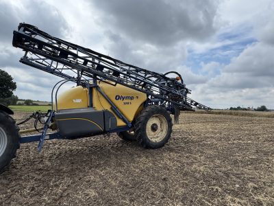 Opryskiwacz Caruelle 3200 litrów 28m, 27m, 24m