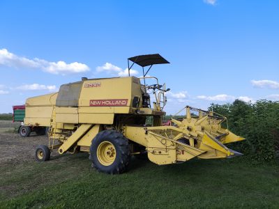 Kombajn zbożowy New Holland 8030