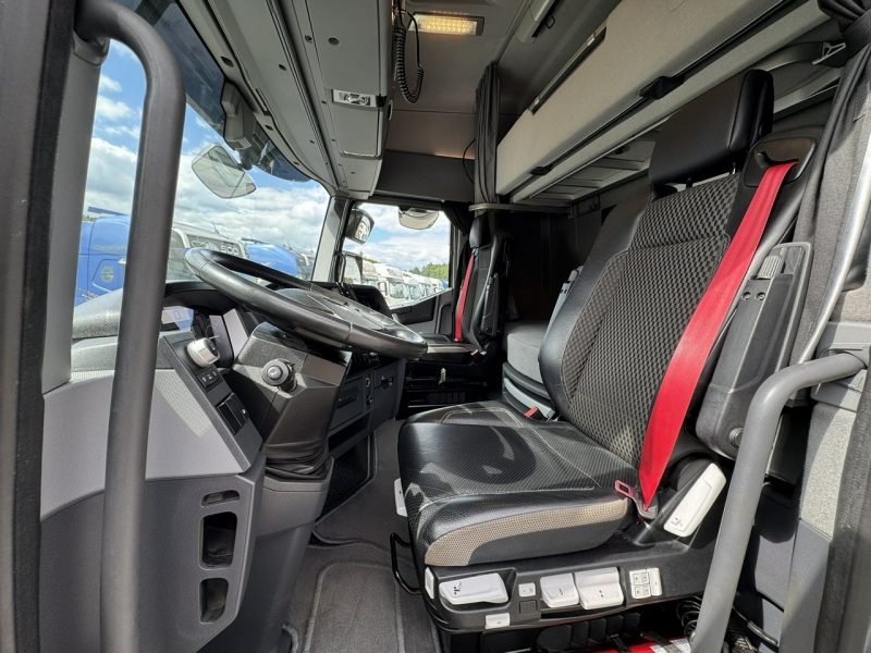Renault Gama T 520 HIGH CAB Silnik 13litrów Euro 6 Low deck Mega Mały przebieg Bogata opcja wyposażenia Super Stan UNIKAT CESJA
