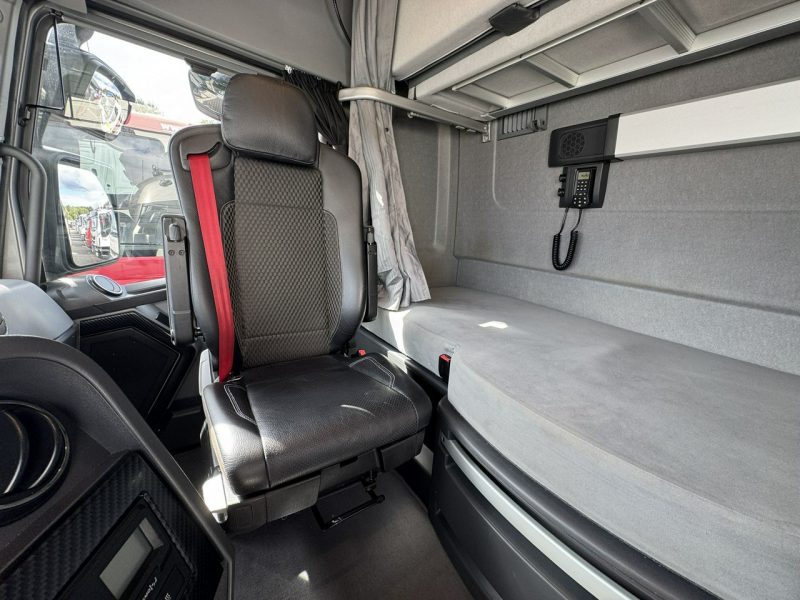Renault Gama T 520 HIGH CAB Silnik 13litrów Euro 6 Low deck Mega Mały przebieg Bogata opcja wyposażenia Super Stan UNIKAT CESJA