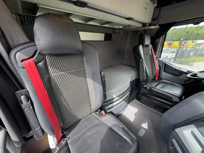 Renault Gama T 520 HIGH CAB Silnik 13litrów Euro 6 Low deck Mega Mały przebieg Bogata opcja wyposażenia Super Stan UNIKAT CESJA