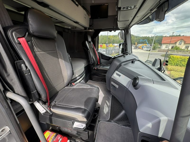 Renault Gama T 520 HIGH CAB Silnik 13litrów Euro 6 Low deck Mega Mały przebieg Bogata opcja wyposażenia Super Stan UNIKAT CESJA
