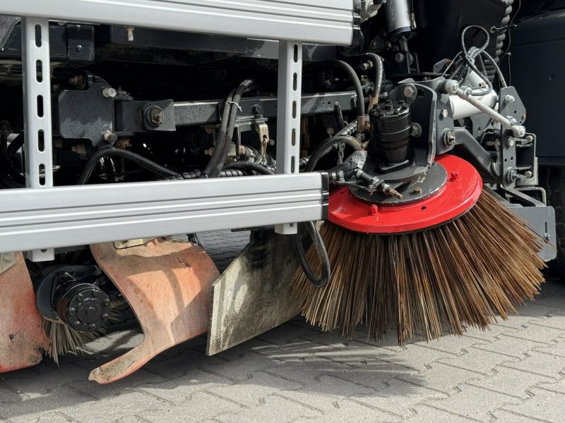 MAN TGS 18.320 E5 BUCHER OPTIFANT 8000 Zamiatarka Uliczna Euro 6 EUROVOIRIE RosRoca Dwustronna mało używana (Brock Schmitd Faun)
