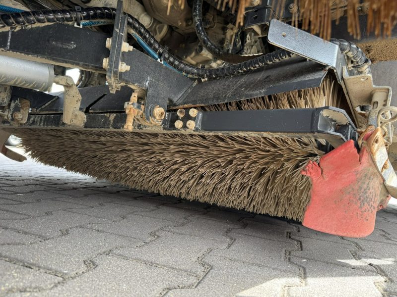 MAN TGS 18.320 E5 BUCHER OPTIFANT 8000 Zamiatarka Uliczna Euro 6 EUROVOIRIE RosRoca Dwustronna mało używana (Brock Schmitd Faun)