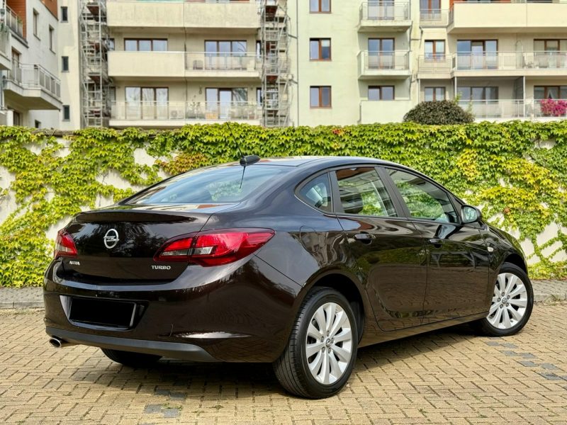 Opel Astra 1.4 Turbo J (2009-2019)