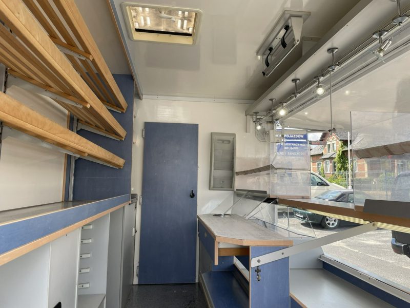 Opel Vivaro Autosklep pieczywa Sklep bar Gastronomiczny Food Truck Foodtruck 2009